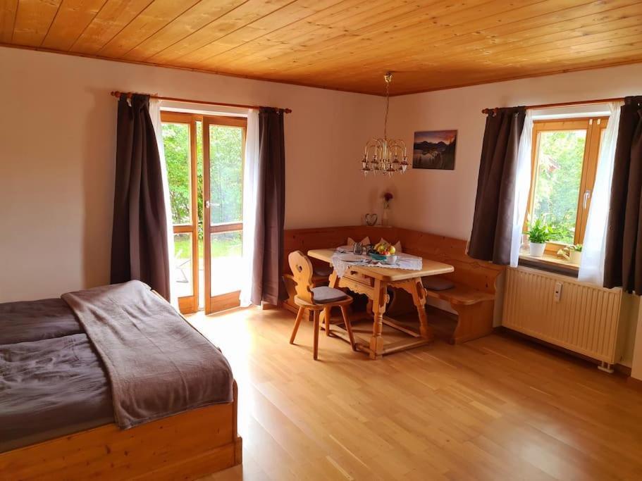 Ruhige Ferienwohnung In Bad Toelz Exteriör bild